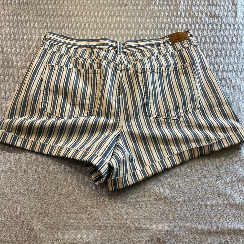 NWOT - American Eagle - Size 14 - Blue and White Striped “Mom” Shorts - Picture 4 of 10